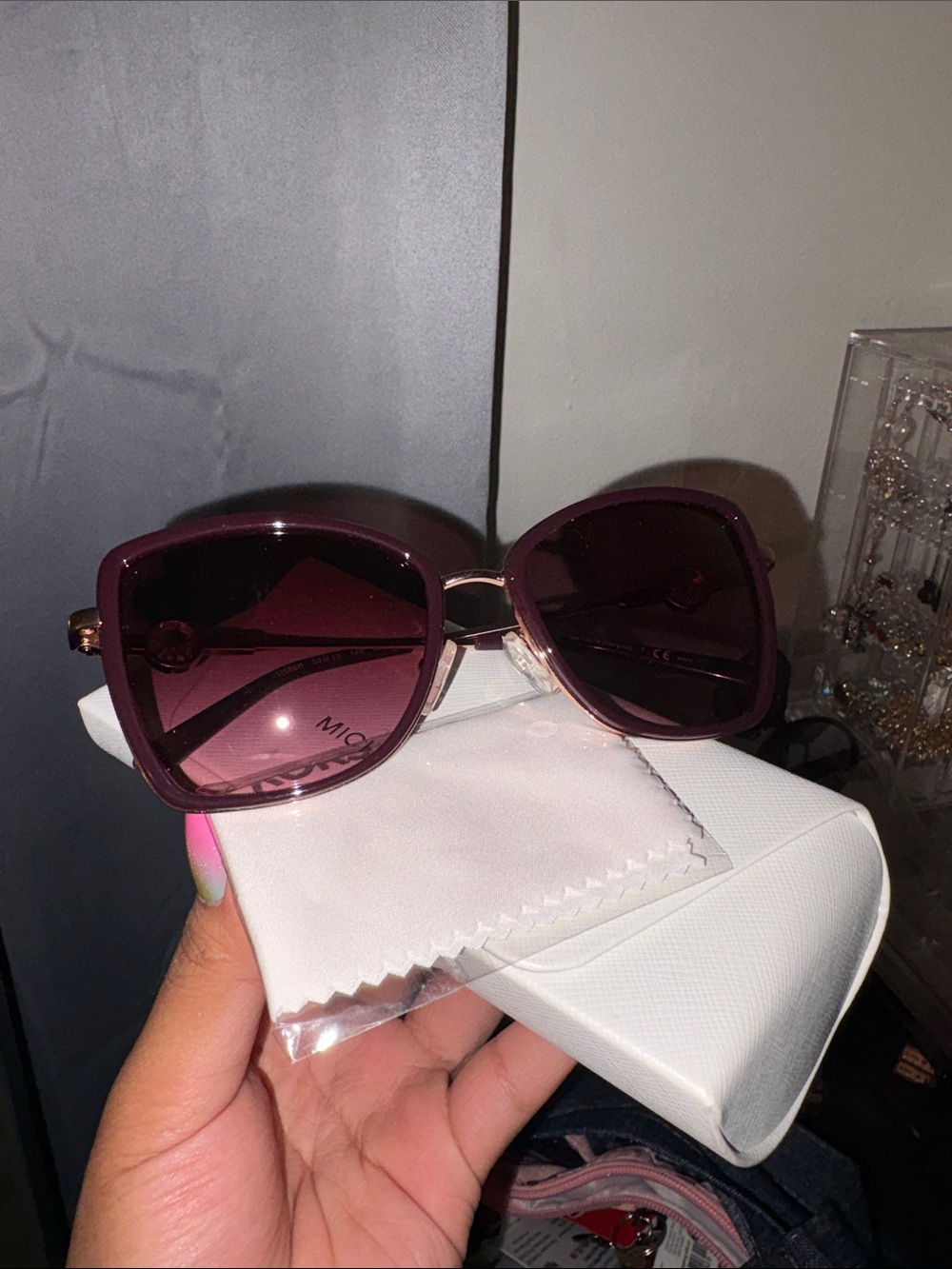 Michael Kors Women’s Burgundy Gradient Square Sunglasses like new - Picture 3 of 8